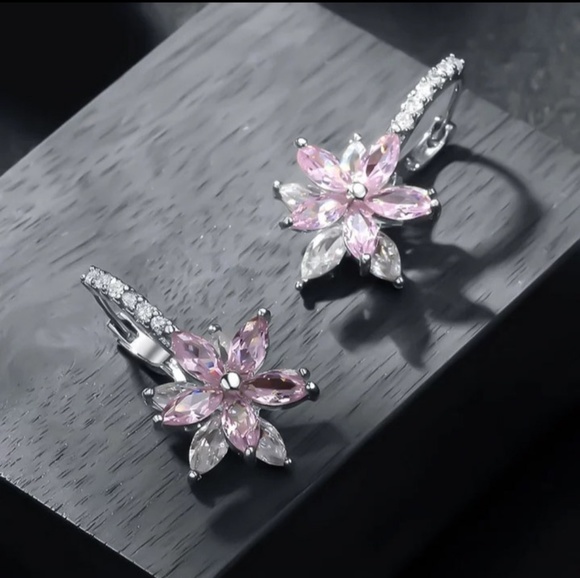 🎀Lovely Romantic White Gold Flower Earrings - Picture 4 of 8